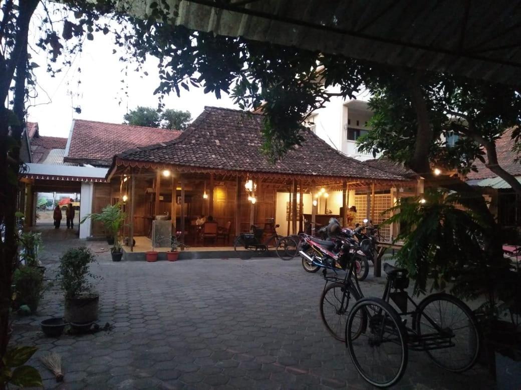 Diaga Grha Hotel ยอกยาการ์ตา ภายนอก รูปภาพ