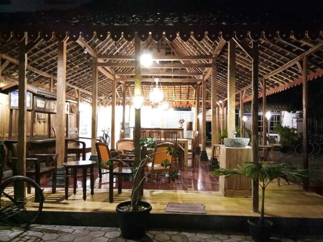 Diaga Grha Hotel ยอกยาการ์ตา ภายนอก รูปภาพ