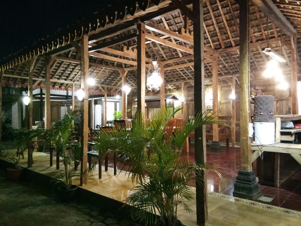 Diaga Grha Hotel ยอกยาการ์ตา ภายนอก รูปภาพ